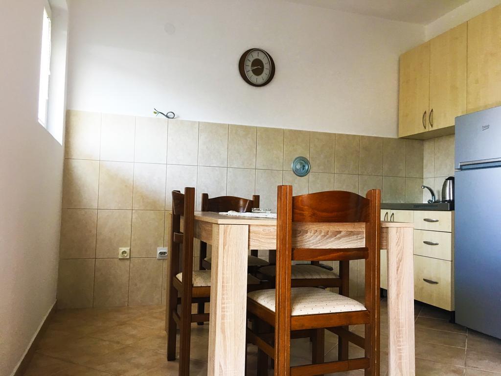 Milmaris Apartments Тиват Экстерьер фото